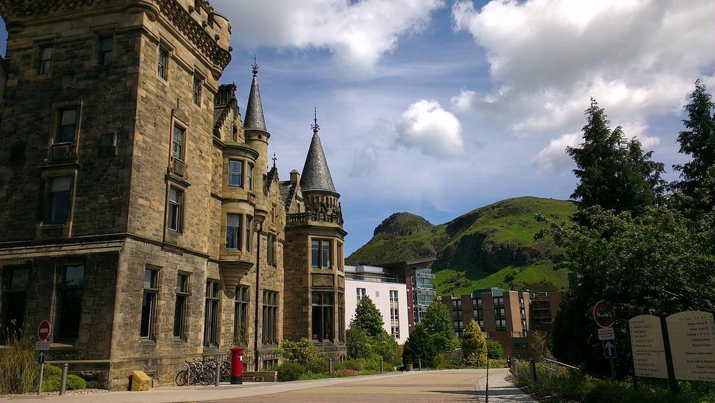 Summer Stays At The University Of Edinburgh Eksteriør billede